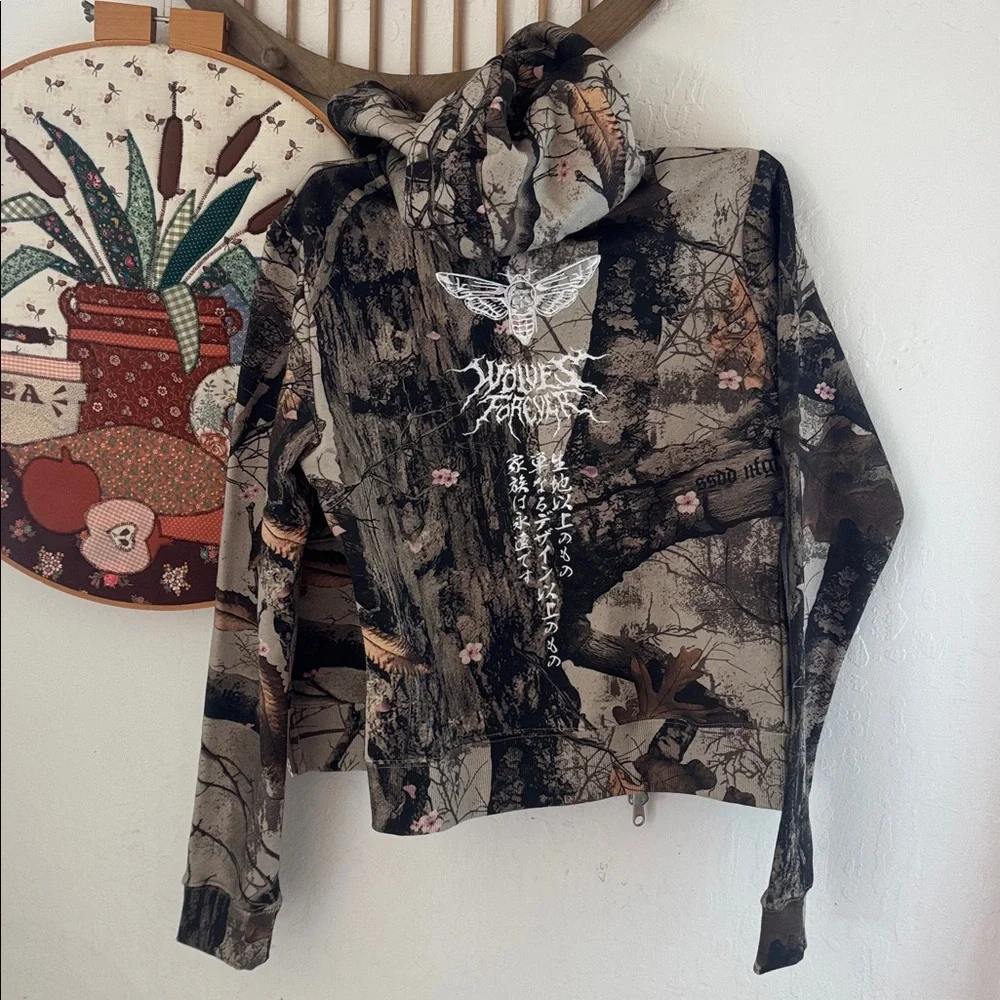 Darc Sport Moth Kanji Iris Cherry Blossom Woodland Camo Zip Up S NEW - Picture 7 of 7